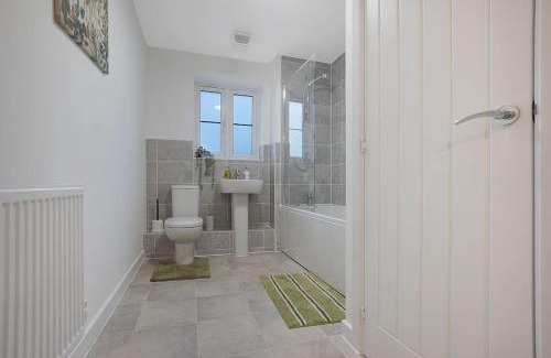 Gravesend Apartment | Stay with Jane-home from home