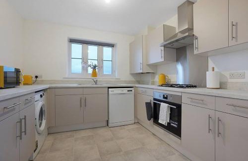 Gravesend Apartment | Stay with Jane-home from home
