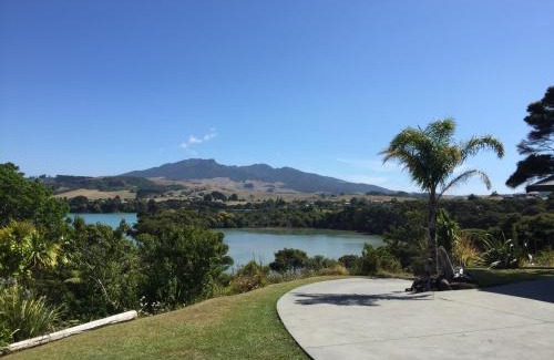 Raglan House | STAY WITH US RAGLAN - Studio