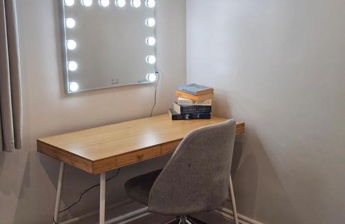 Woking Apartment | Stay Zen Apartments - Free Parking & Private Garden Ground Floor Central Woking - Business & Leisure