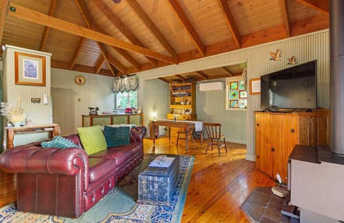 Mount Dandenong Cabin | StayAU Windsong Cottage Idyllic Getaway Dandenong