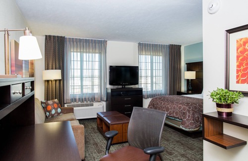 Lincoln Hotel | Staybridge Suites Lincoln Northeast by IHG