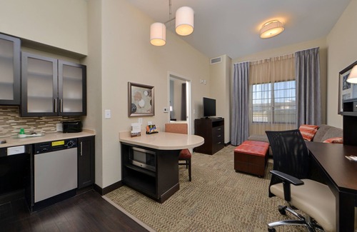 Rochester Hotel | Staybridge Suites Rochester - Commerce Dr NW by IHG