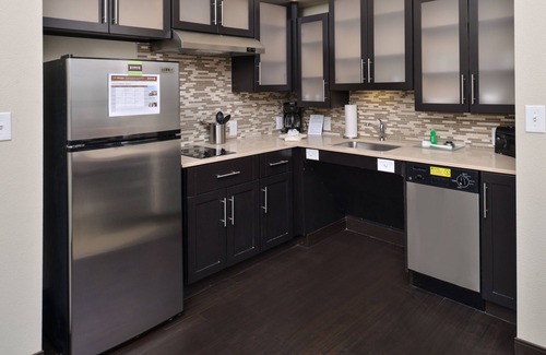 Rochester Hotel | Staybridge Suites Rochester - Commerce Dr NW by IHG