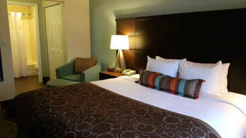 Oakbrook Terrace Hotel | Staybridge Suites Chicago-Oakbrook Terrace by IHG