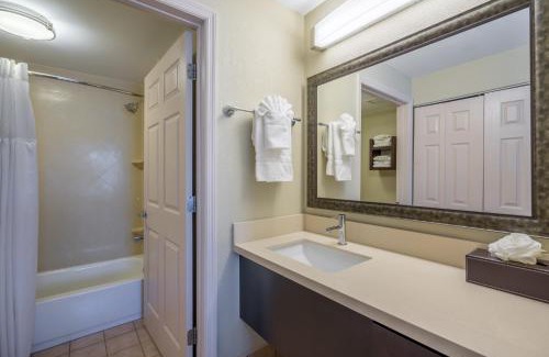 Concordville Hotel | Staybridge Suites Wilmington - Brandywine Valley by IHG