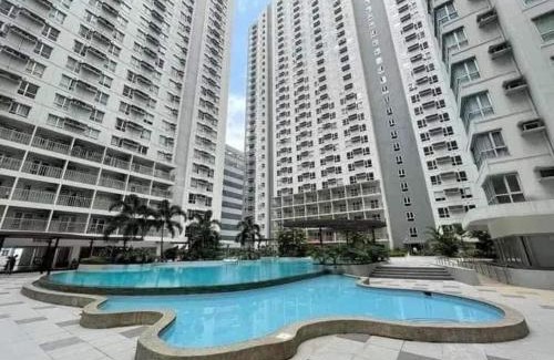 Alabang Apartment | Staycation at Starmall
