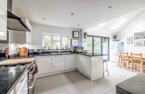 Eton Wick House | Staycation in Eton | 10 Mins to Legoland & Castle