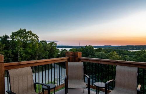 Table Rock Cabin | Staycation Lodge with Indoor Pool and Basketball Court