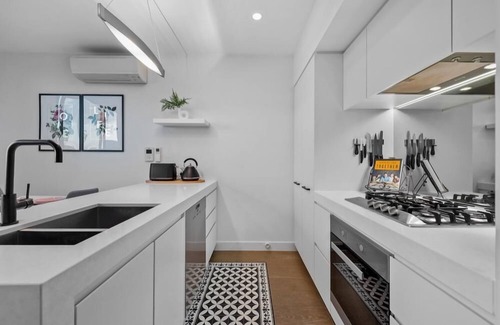 Northcote Apartment | StayCentral - Northcote Townhouse with Study - Campbell Grove, Northcote - 2 Bedrooms, 3 Beds, 2 Bathrooms, 1 secure undercover parking spot.