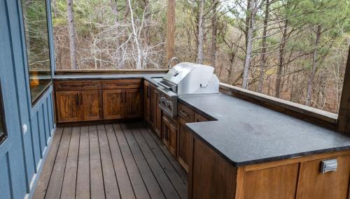 Broken Bow House | Stayhocha Pets ok, views, creek, lux amenities