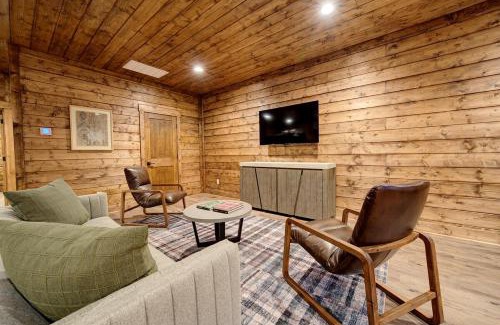 Broken Bow House | Stayhocha Pets ok, views, creek, lux amenities