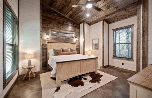 Pickens House | Stayhocha PICKLEBALL HotTub Sauna Game Bunk Rm