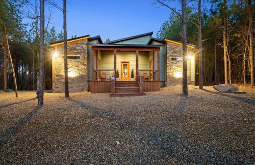 Pickens House | Stayhocha PICKLEBALL HotTub Sauna Game Bunk Rm