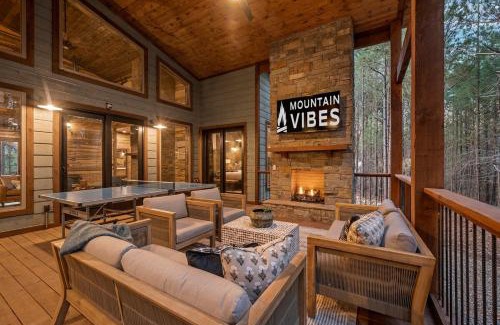 Pickens House | Stayhocha PICKLEBALL HotTub Sauna Game Bunk Rm