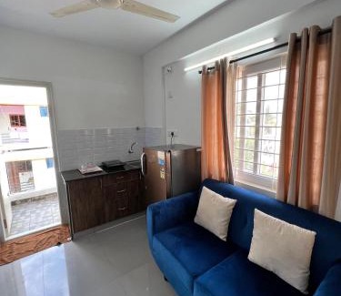 Wilson Garden Apartment | StayhomeStays Prime