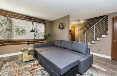 Boise Bench House | #StayInMyDistrict Eclectic Boise Townhouse near St Als