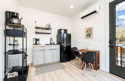 Boise Apartment | #StayinMyDistrict NEBoise HOTTUB