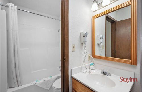Grand Forks Hotel | StayInn - Grand Forks