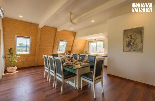 Taoru Villa | StayVista at Aarna Estate with library, lawn