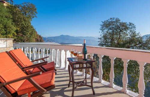 The Mall Road Villa | StayVista at Albert Estate