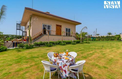 Bissar Akbarpur Villa | StayVista at Avanya Retreat with Bonfire, BBQ