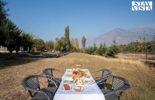Brein Villa | StayVista at Khwab Villa with Lawn, BBQ