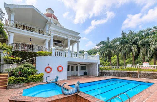St.Stanislaus Villa Villa | StayVista at The White House Villa