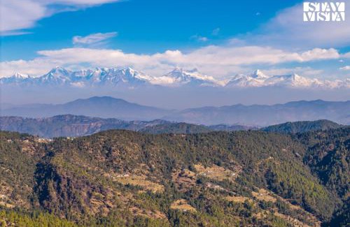 Mukteshwar Villa | StayVista at Villa Vienna with Lawn & Bonfire