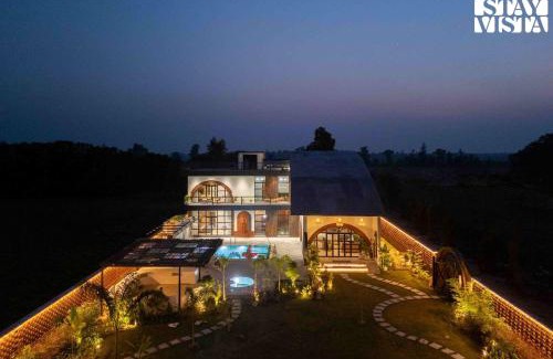 Bail Parao Villa | StayVista at Whispering Arc with Private Pool & Free Breakfast