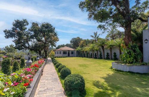 Bhilar Villa | StayVista's Lawn House at Sula Wada - Vintage-Charm Cosy Home with Swimming Pool and Indoor Activities