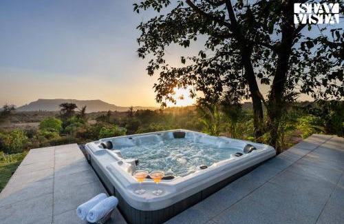 Lonavala Villa | StayVista's The Estate - Luxury Living - Kusur - Mountain-View Villa with Private Pool, Outdoor Jacuzzi & Indoor-Outdoor Activities
