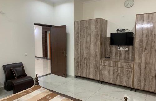 Kishangarh House | Staywell360