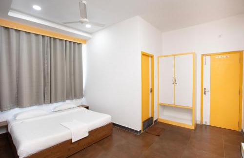 Mylapore Tiruvallikk Hotel | Stayz Inn Mylapore near light house