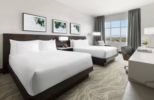 Downtown Tucson Hotel | Std 2 Queens, DoubleTree Tucson, Restaurant & Pool, Near Convention Center