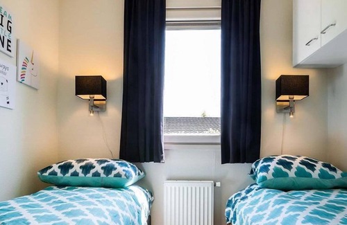 Lageweg Ski Chalet | ✓ Steenhoeve at Parc de IJsselhoeve ✓ Holiday home for 4 persons ✓ Located in Nieuwerkerk aan den IJssel (Zuid-Holland) ✓ Holiday park next to the IJssel ✓ Book directly through the park