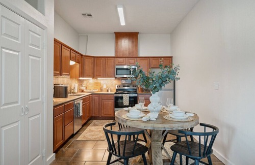 College Station Apartment | Steel Studio ~ Stylish 2BR + Fenced Yard