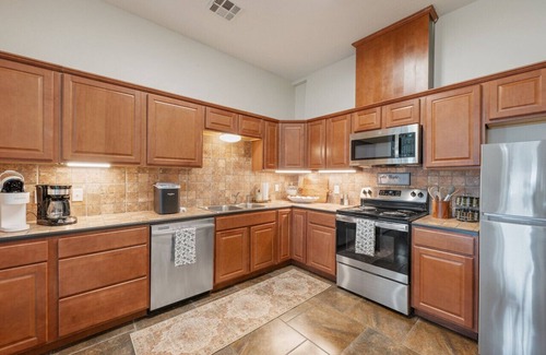 College Station Apartment | Steel Studio ~ Stylish 2BR + Fenced Yard