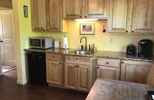 Santa Rosa Cottage | Steelhead Creek Vineyards Garden Casita