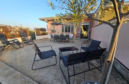 Solarino Apartment | Stella-Guesthouse - Terrazzo privato e relax vicino Siracusa