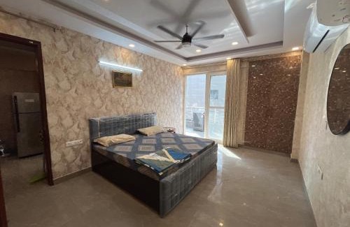 South West Apartment | Stella Homestay- Near Yashobhoomi