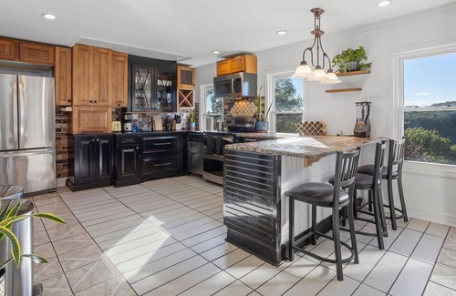 Norwich House | Stellar 4br/2ba - Views, Location & Comfort