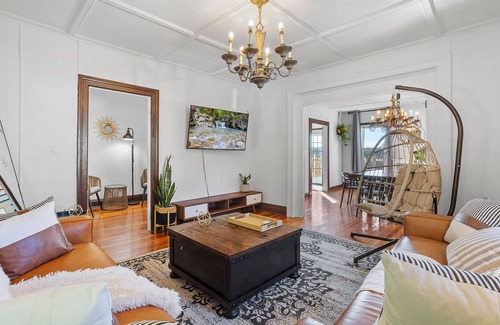 Norwich House | Stellar 4br/2ba - Views, Location & Comfort