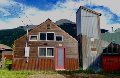 Silverton House | Stellar Cottage in Downtown Silverton