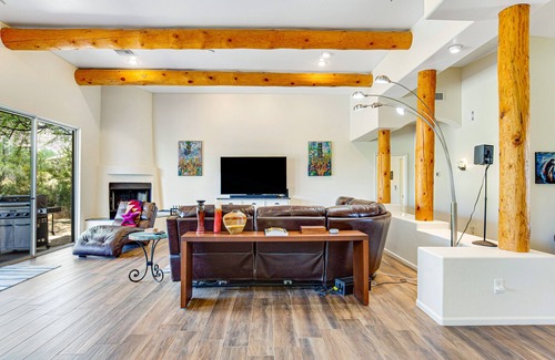 Gold Canyon House | Stellar dog-friendly home with gas grill, patio, kitchen, TV, and washer/dryer