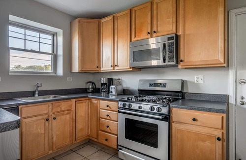 Evanston Apartment | Stellar Evanston 1BR w/Courtyard, nr Beach & University, by Blueground