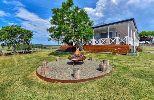 Lower Belford House | Stellaview Farmhouse, Newly Renovated in Heart of Hunter