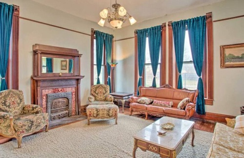 Waxahachie House | Step Back in Time: Stunning 2-Story Victorian Home