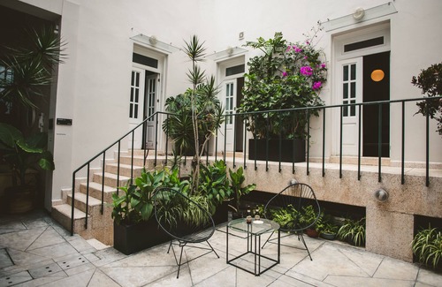 Doctores House | Step into a beautifully preserved historic home in the heart of Roma Norte — one of Mexico City’s most iconic neighborhoods. This 8-bedroom residence blends original charm with modern comfort, featuring private bathrooms, a charming rooftop.