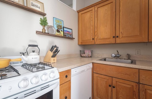 Baltimore House | Step into History: Charming Fells Point Retreat